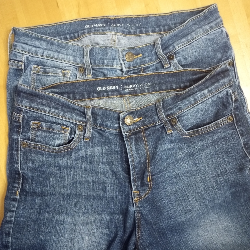 (SOLD) Old Navy Curvy profile mid-rise jeans size 8